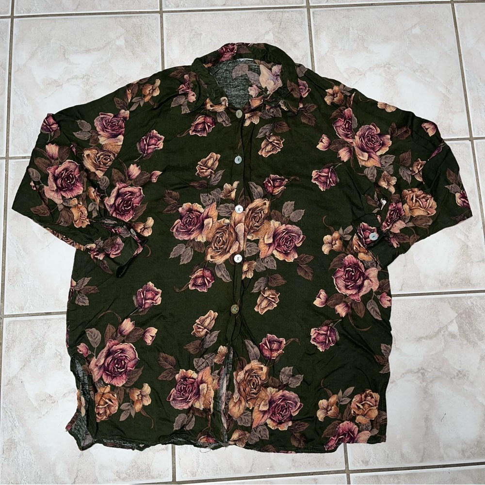 Women’s Long Sleeve Floral Print Button Up (See Description)